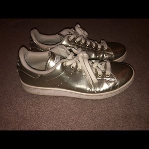 Adidas x stan smith gold sneaker.